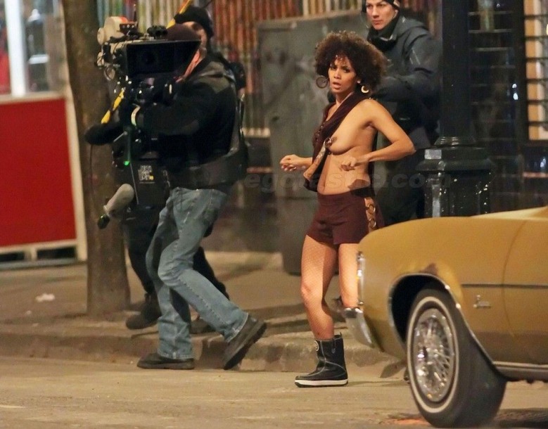 Halle Berry foto amatoriali culo nudo 54