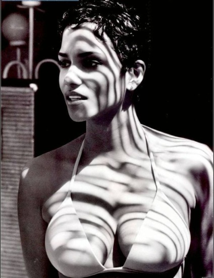 Halle Berry foto amatoriali culo nudo