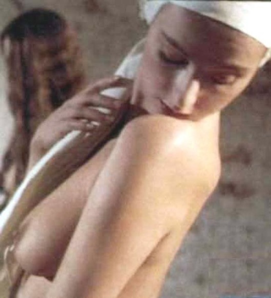 Julie Arnold nudo 33